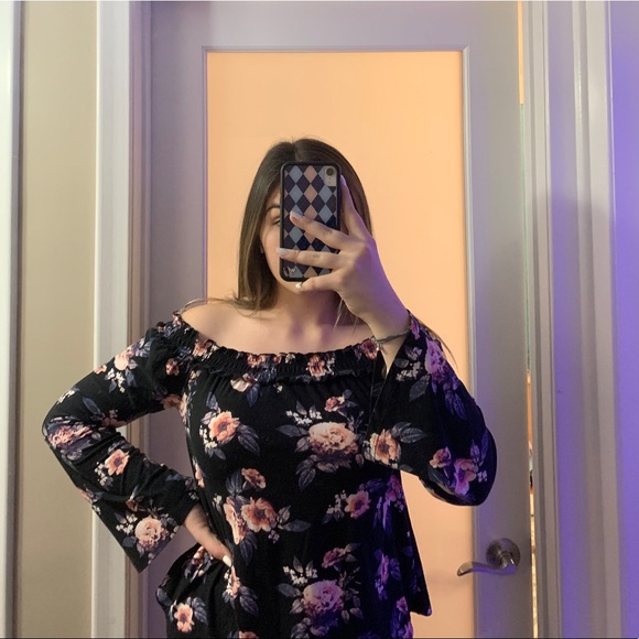 Off the shoulder ardene flower top - Picture 3 of 3